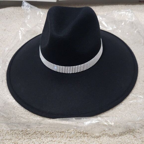 Forever 21 Accessories - NWT Black Rhinestone-Trim Felt Fedora